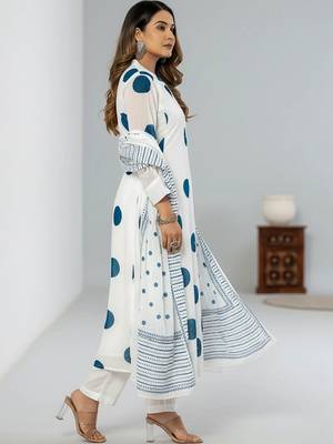 Women Printed Regular Pure Cotton Kurta with Trousers & With Dupatta 5