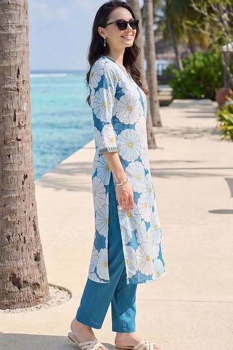 Women Floral Printed Regular  Cotton Kurta with Trousers