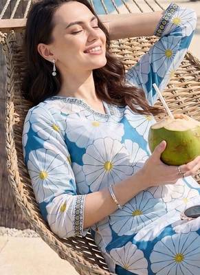 Women Floral Printed Regular Pure Cotton Kurta with Trousers 4
