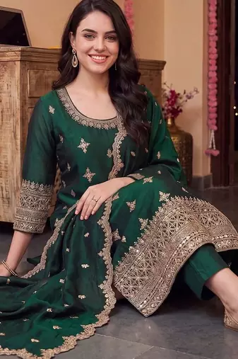 Women Ethnic Motifs Embroidered Regular Kurta with Trousers & With Dupatta
