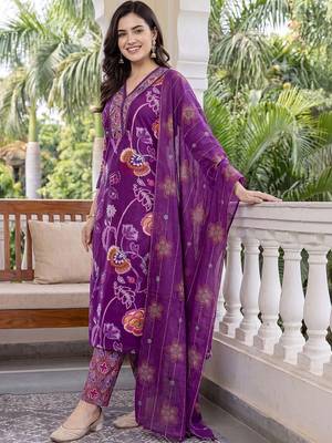 Women Floral Printed Regular Pure Cotton Kurta with Trousers & With Dupatta 3