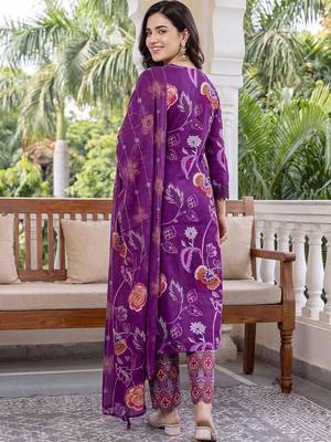 Women Floral Printed Regular Pure Cotton Kurta with Trousers & With Dupatta 4