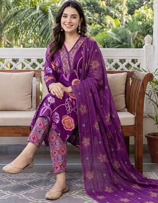 Women Floral Printed Regular Pure Cotton Kurta with Trousers & With Dupatta 5