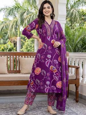 Women Floral Printed Regular Pure Cotton Kurta with Trousers & With Dupatta 6
