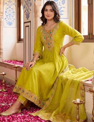 Women Ethnic Motifs Embroidered Empire Thread Work Kurta with Trousers & With Dupatta 5