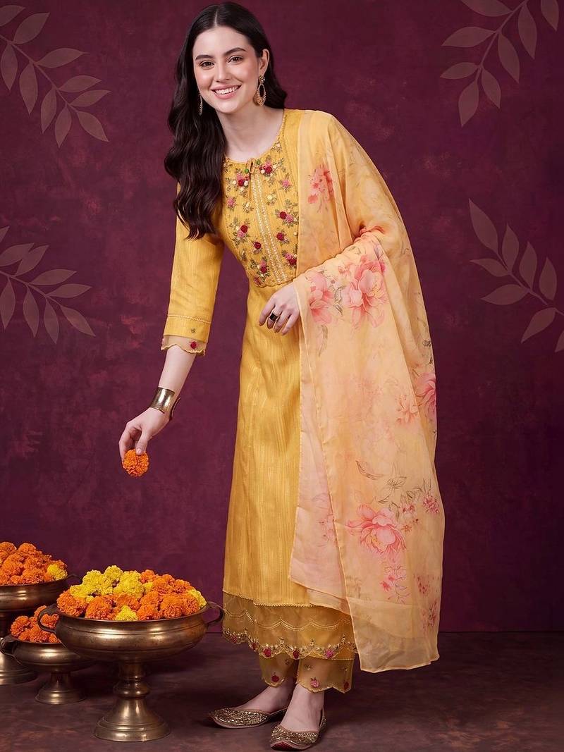 Women Floral Embroidered Regular Thread Work Pure Cotton Kurta with Trousers & With Dupatta