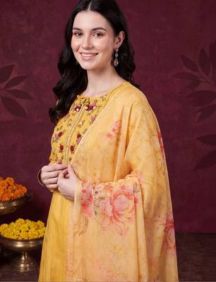 Women Floral Embroidered Regular Thread Work Pure Cotton Kurta with Trousers & With Dupatta 2