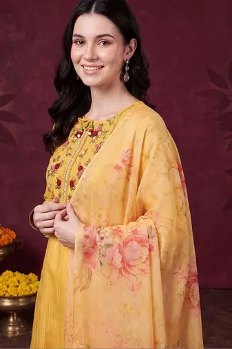 Women Floral Embroidered Regular Thread Work Pure Cotton Kurta with Trousers & With Dupatta
