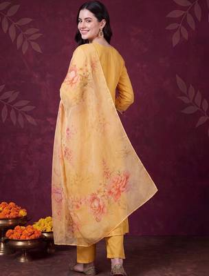 Women Floral Embroidered Regular Thread Work Pure Cotton Kurta with Trousers & With Dupatta 4