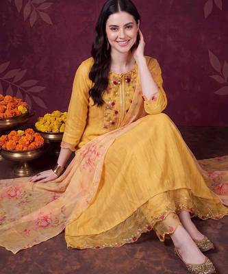 Women Floral Embroidered Regular Thread Work Pure Cotton Kurta with Trousers & With Dupatta 5