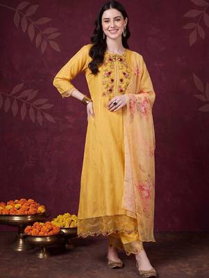 Women Floral Embroidered Regular Thread Work Pure Cotton Kurta with Trousers & With Dupatta 6