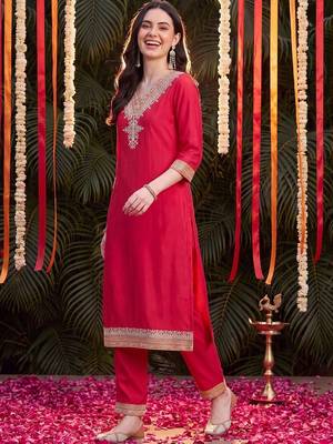Women Ethnic Motifs Embroidered Regular Thread Work Kurta with Trousers 1