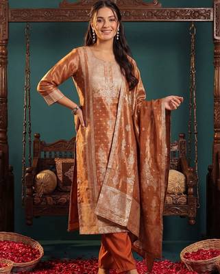 Women Regular Kurta with Trousers & With Dupatta 6