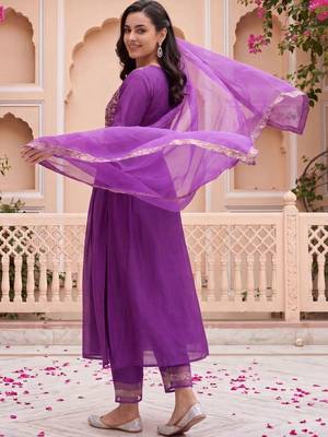 Women Ethnic Motifs Embroidered Empire Liva Kurta with Trousers & With Dupatta 3