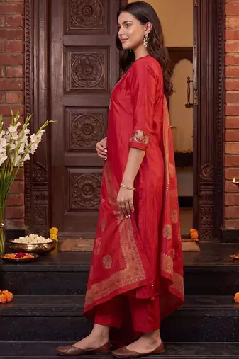Women Ethnic Motifs Embroidered Regular Kurta with Trousers & With Dupatta