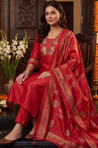 Women Ethnic Motifs Embroidered Regular Kurta with Trousers & With Dupatta