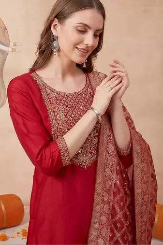 Women Ethnic Motifs Embroidered Regular Kurta with Trousers & With Dupatta