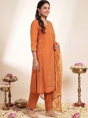 Women Ethnic Motifs Embroidered Regular Thread Work Kurta with Trousers & With Dupatta 3