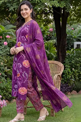 Women Floral Printed Regular Pure Cotton Kurta with Trousers & With Dupatta