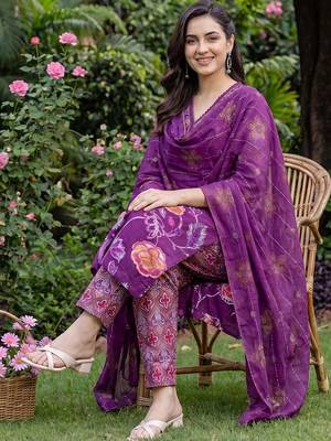 Women Floral Printed Regular Pure Cotton Kurta with Trousers & With Dupatta 5