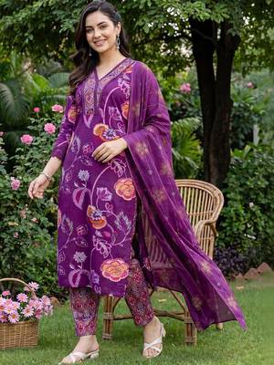 Women Floral Printed Regular Pure Cotton Kurta with Trousers & With Dupatta 6