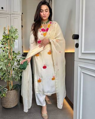 Embroidery Roman Chanderi Fabric Straight Kurta Pant and Dupatta Set 1