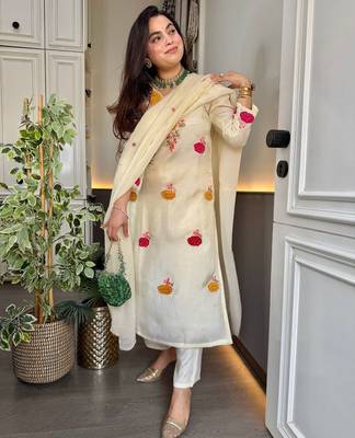 Embroidery Roman Chanderi Fabric Straight Kurta Pant and Dupatta Set 2