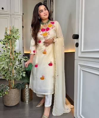 Embroidery Roman Chanderi Fabric Straight Kurta Pant and Dupatta Set 5