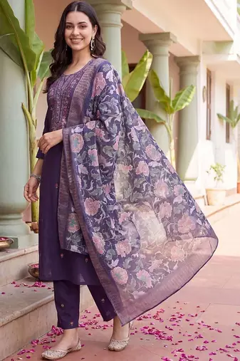 Women Floral Embroidered Regular Thread Work Kurta with Trousers & With Dupatta