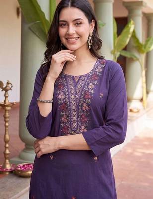 Women Floral Embroidered Regular Thread Work Kurta with Trousers & With Dupatta 2