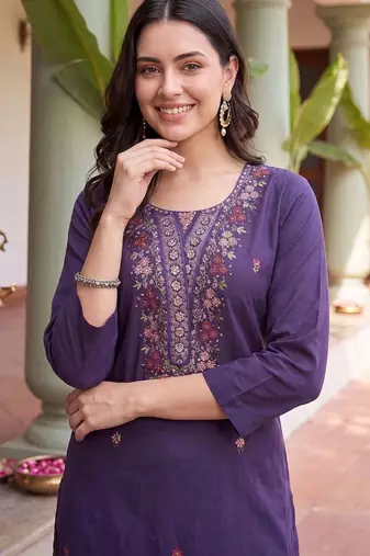 Women Floral Embroidered Regular Thread Work Kurta with Trousers & With Dupatta