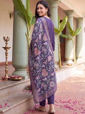 Women Floral Embroidered Regular Thread Work Kurta with Trousers & With Dupatta 4