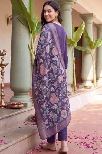 Women Floral Embroidered Regular Thread Work Kurta with Trousers & With Dupatta