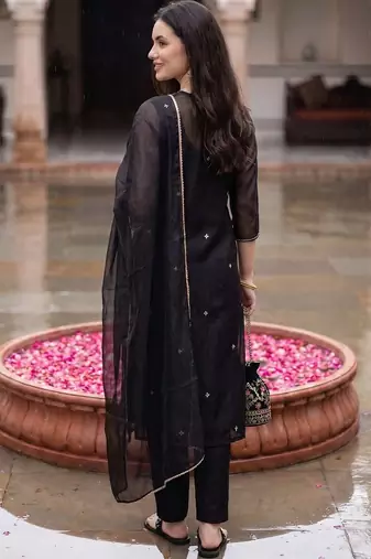Women Ethnic Motifs Embroidered Regular Thread Work Kurta with Trousers & With Dupatta