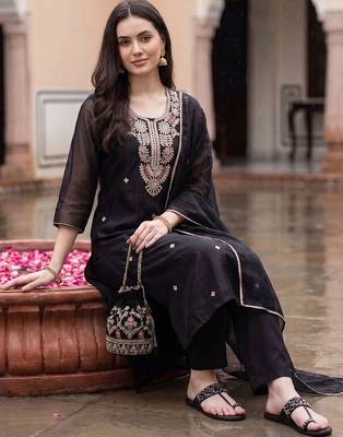 Women Ethnic Motifs Embroidered Regular Thread Work Kurta with Trousers & With Dupatta 5