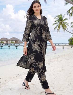 Women Floral Printed Regular Kurta with Trousers 1