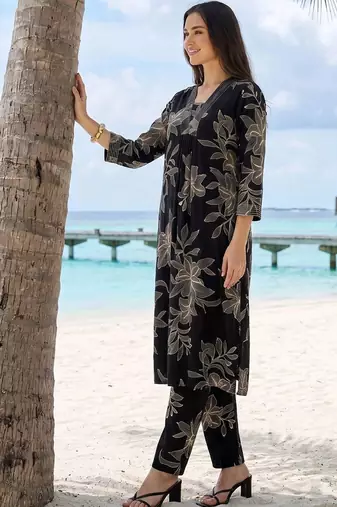 Women Floral Printed Regular Kurta with Trousers
