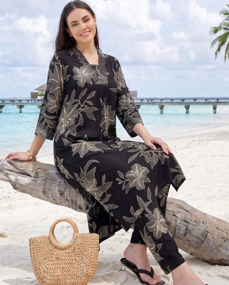 Women Floral Printed Regular Kurta with Trousers