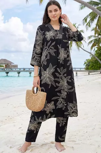 Women Floral Printed Regular Kurta with Trousers