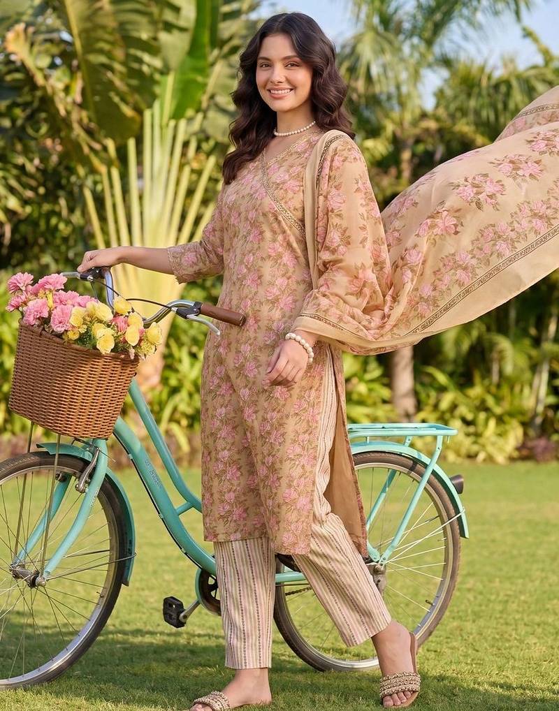 Women Floral Printed Regular Pure Cotton Kurta with Trousers & With Dupatta