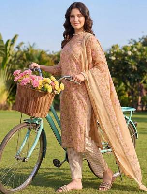 Women Floral Printed Regular Pure Cotton Kurta with Trousers & With Dupatta 3