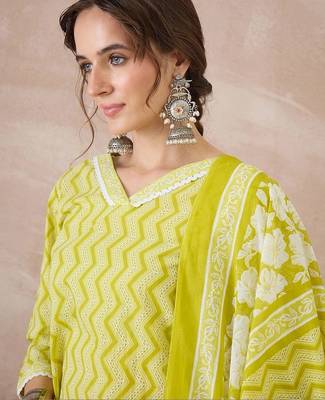 Women Printed Regular Pure Cotton Kurta with Trousers & With Dupatta 2