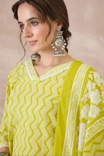 Women Printed Regular Pure Cotton Kurta with Trousers & With Dupatta