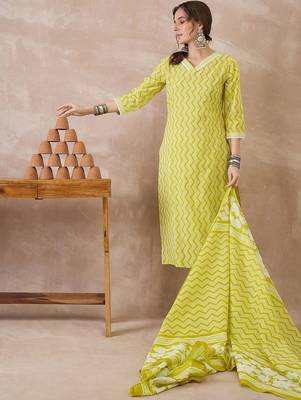 Women Printed Regular Pure Cotton Kurta with Trousers & With Dupatta 3