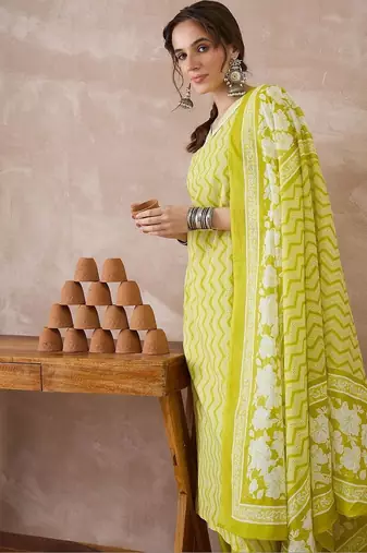 Women Printed Regular Pure Cotton Kurta with Trousers & With Dupatta
