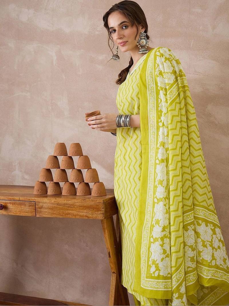 Women Printed Regular Pure Cotton Kurta with Trousers & With Dupatta