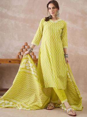 Women Printed Regular Pure Cotton Kurta with Trousers & With Dupatta 5