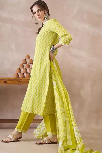 Women Printed Regular Pure Cotton Kurta with Trousers & With Dupatta