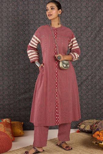 Women Printed Regular Kurta with Trousers