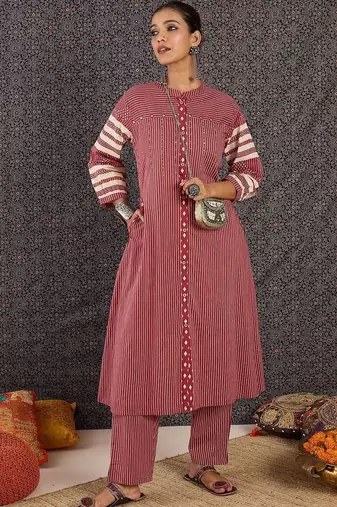 Women Printed Regular Kurta with Trousers